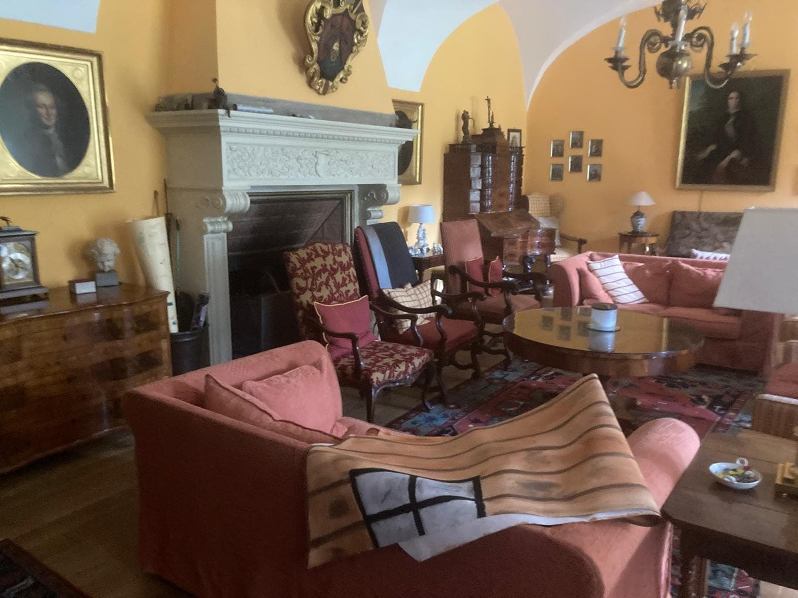 Das gelbe Kaminzimmer